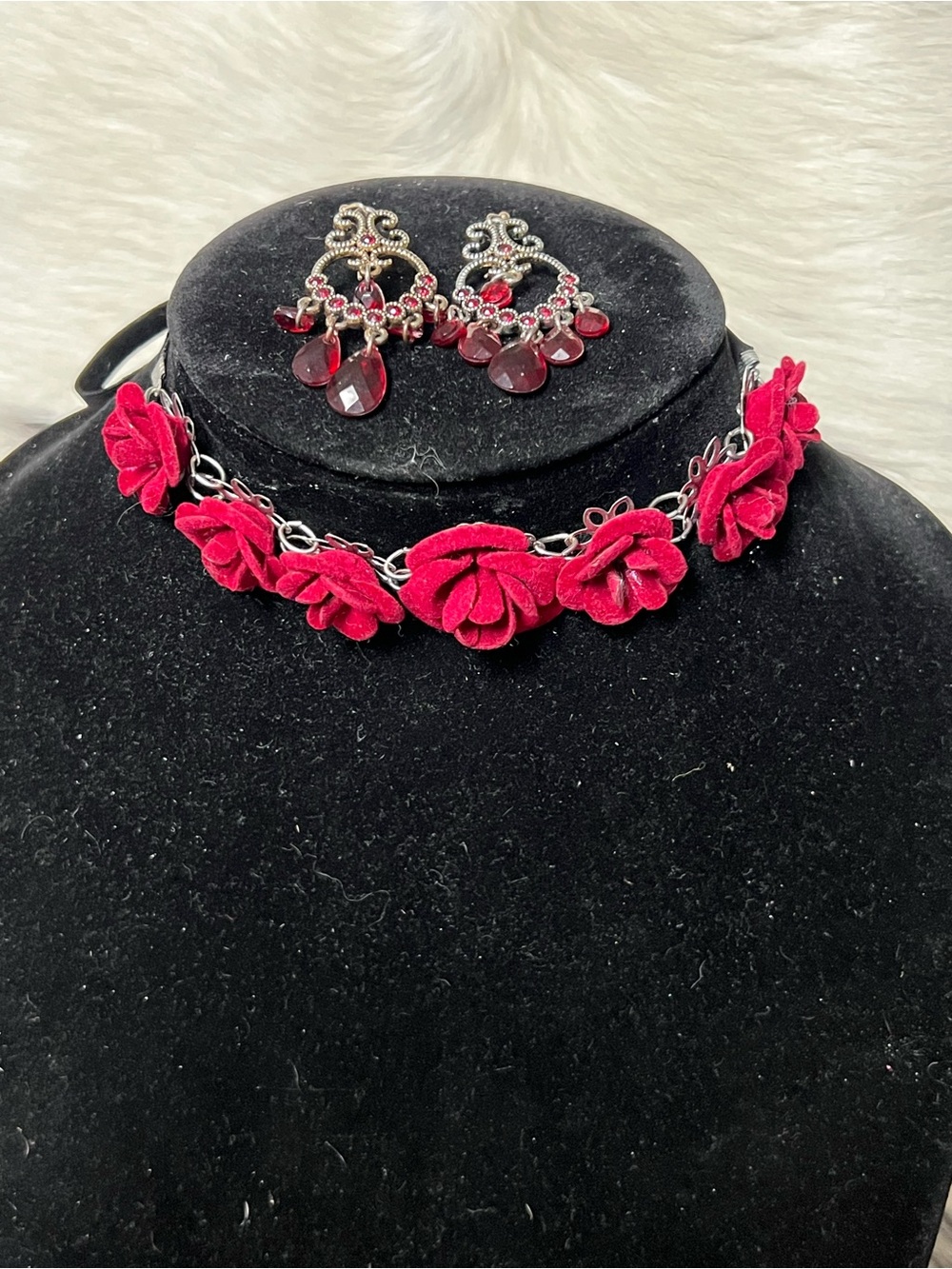 Velvet Rose Choker Necklace with Matching Red Crystal Earrings - Unbranded